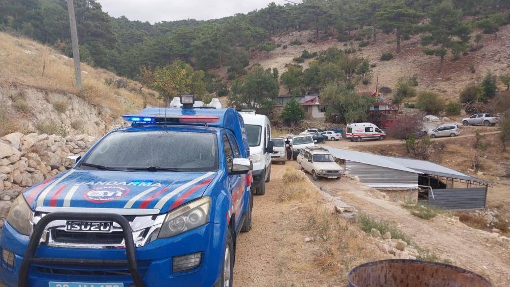 Komşuları öldürmüştü! Baba, oğul ve geline acı veda 1